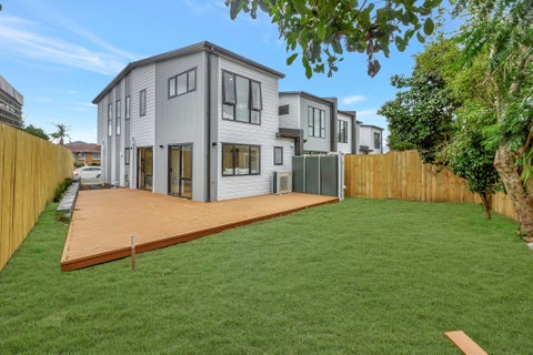 24B Grande Vue Road, Papatoetoe, Auckland