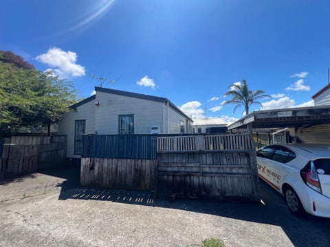 2/142 Shifnal Drive, Randwick Park, Auckland