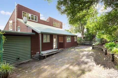 2/11 Limmer Place, Browns Bay, Auckland