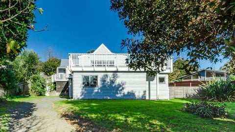 11 Hicks Crescent, Waikanae Beach, Waikanae