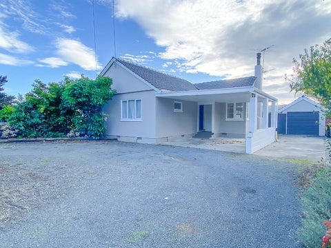 394 High Street South, Carterton
