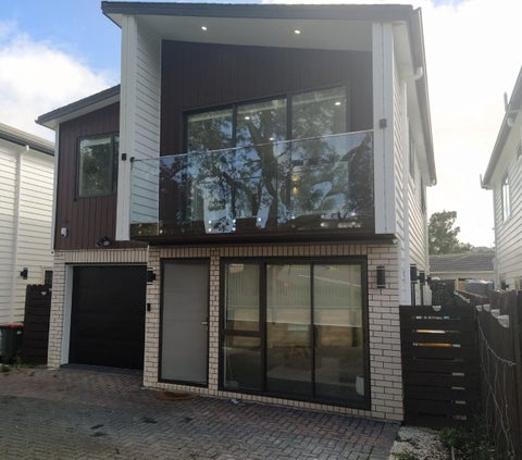 27A Commodore Drive, Lynfield, Auckland