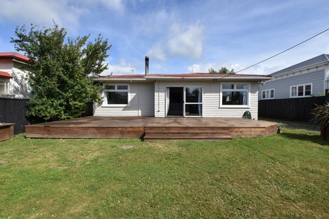226 High Street South, Carterton