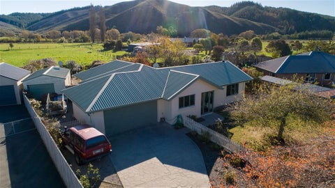13 Whiting Drive, Wakefield, Wakefield