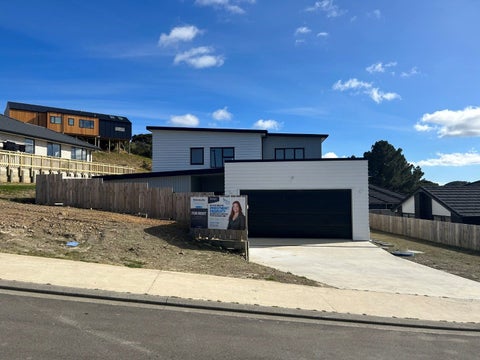 21 Topsail Way, Whitby, Porirua