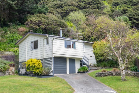 42 Postgate Drive, Whitby, Porirua