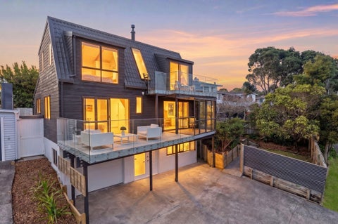 2/13 Braemar Road, Rothesay Bay, Auckland