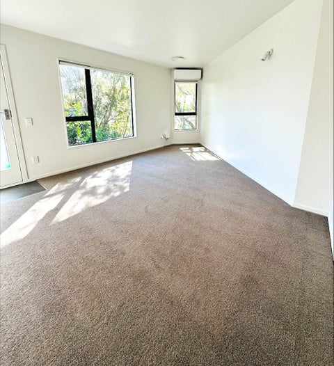 6 Gill Road, Lowry Bay, Lower Hutt