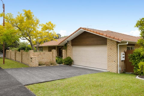 2 Jubaea Place, Henderson, Auckland