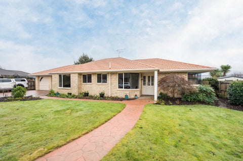 17 Maple Crescent, Richmond