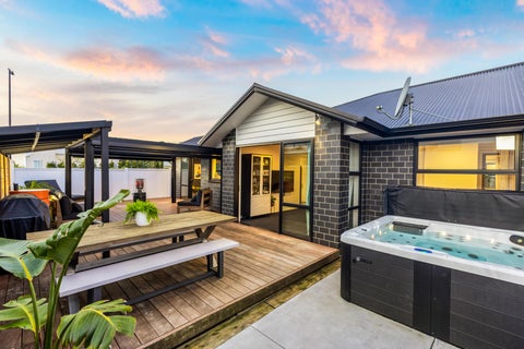 9 Syd Grant Crescent, Orewa, Orewa