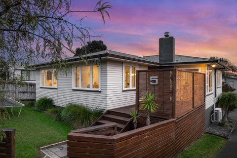 5 Castaing Crescent, Te Atatu South, Auckland