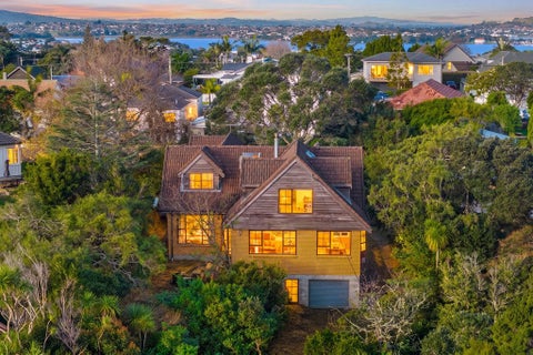 18 Valley Road, Northcote, Auckland