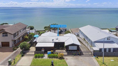28 Crispe Road, Clarks Beach, Clarks Beach