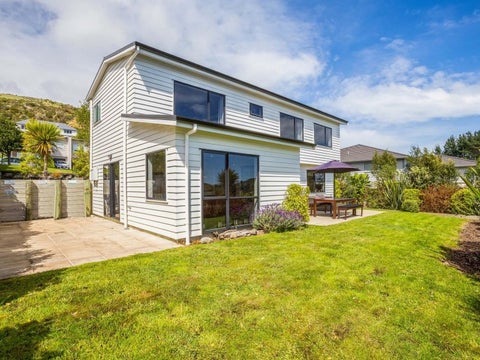 8 Madeira Close, Whitby, Porirua