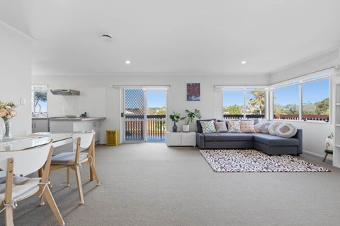 1/17 Lambrown Drive, Totara Vale, Auckland