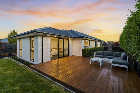 71 Sunline Avenue, Lincoln, Lincoln