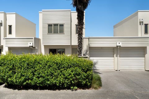 58/21 Hunters Park Drive, Three Kings, Auckland