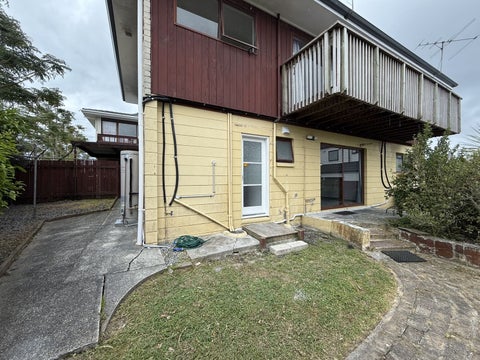 2/22 Tui Glen Road, Birkenhead, Auckland