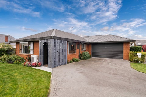 2/11 Cox Street, Ashburton