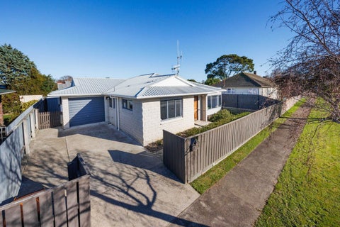 2 Pinedale Parade, Milson, Palmerston North