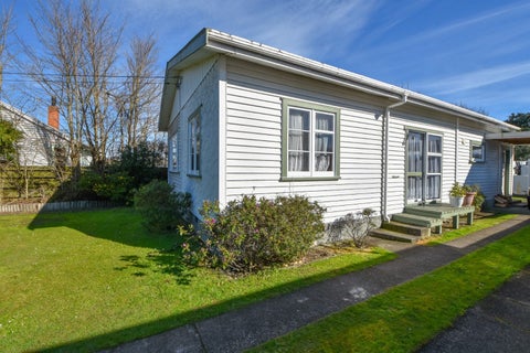 259 High Street North, Carterton