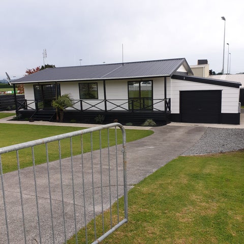 21 Churchill Terrace, Waiuku, Waiuku