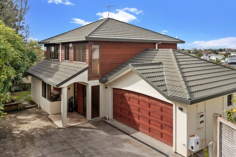 2/885 East Coast Road, Northcross, Auckland