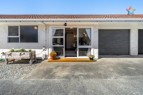 2/43 LEIGHTON AVE, GRACEFIELD, LOWER HUTT
