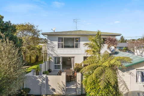 90 Triangle Road, Massey, Auckland