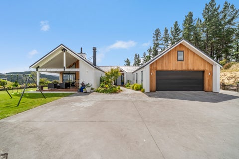 49 Crest Road, Akatarawa, Upper Hutt