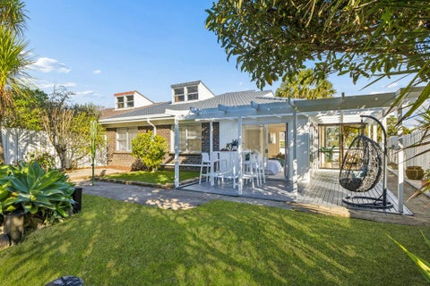 2/1 Arkley Avenue, Farm Cove, Auckland