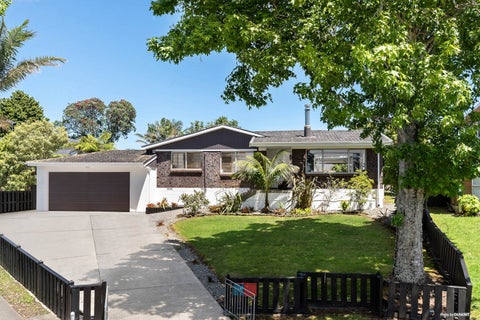 15 Maroubra Place, Botany Downs, Auckland