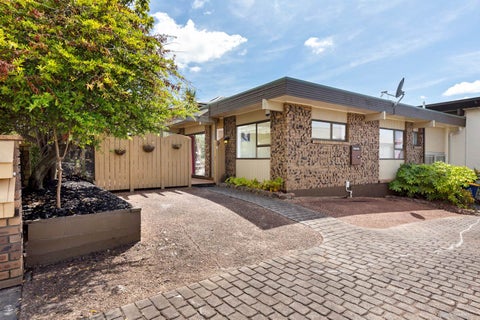 2/36 Pakira Avenue, Glendene, Auckland