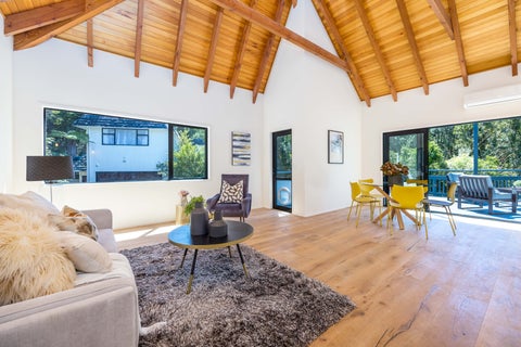 16 Homewood Place, Chatswood, Auckland