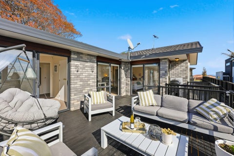2/102 SANDSPIT ROAD, Shelly Park, Auckland