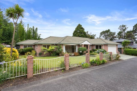 10 Greenwoods Close, Titirangi, Auckland