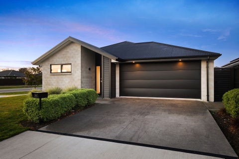 1 Woodford Avenue, Woodend, Woodend