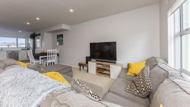 6/11 Ray Small Drive, Papakura, Auckland