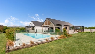 9 Mill Grove, Clareville, Carterton