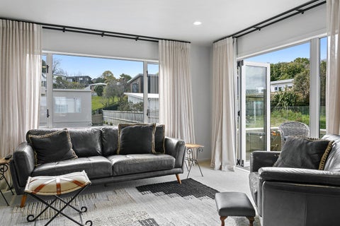 9/208 Lake Terrace, Waipahihi, Taupo