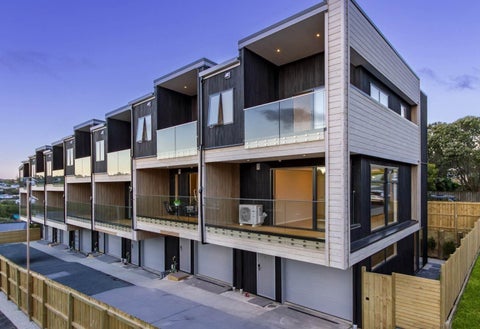 2/64 Pupuke Road, Hillcrest, Auckland