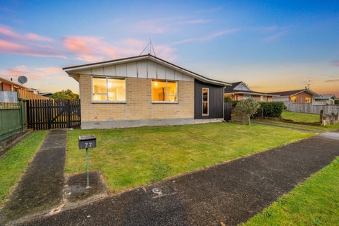 77 Pasadena Crescent, Totara Park, Upper Hutt