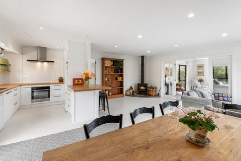 131 Field Way, Waikanae Beach, Waikanae