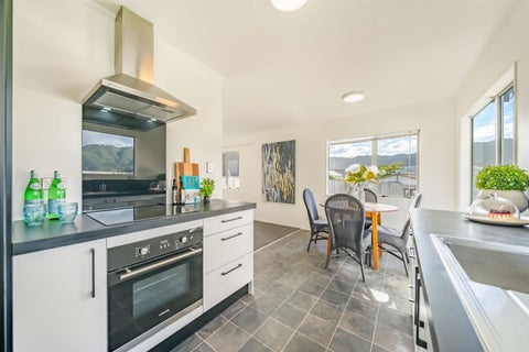2A HASTINGS GR, ARAKURA, WAINUIOMATA