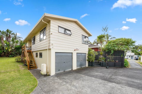 2/109 Athena Drive, Totara Vale, Auckland