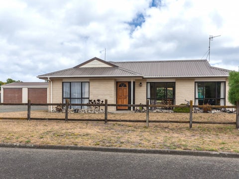 17 Rua Avenue, Waitārere Beach, Levin