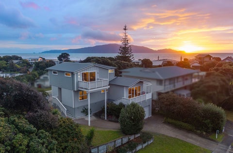8 Hughes Street, Waikanae Beach, Waikanae