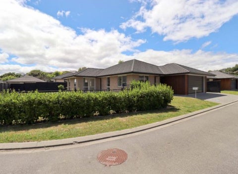 11 Shearwater Lane, Whitby , Porirua