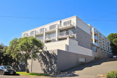 2C/3 Keystone Avenue, Three Kings, Auckland